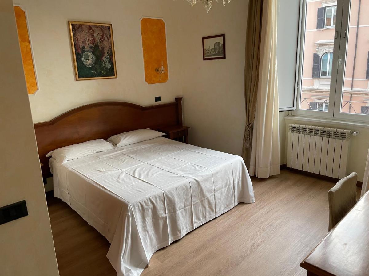 Le Petit Real Hotel Rome Exterior photo