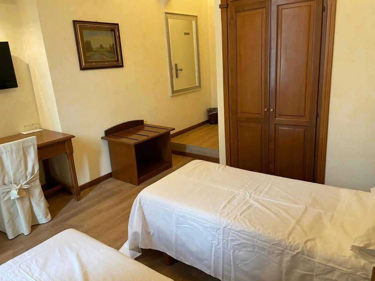 Le Petit Real Hotel Rome Exterior photo