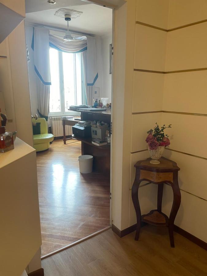 Le Petit Real Hotel Rome Exterior photo