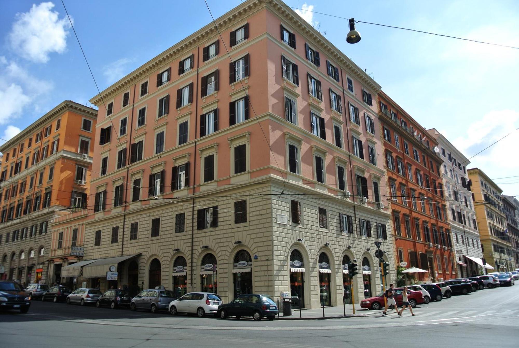 Le Petit Real Hotel Rome Exterior photo