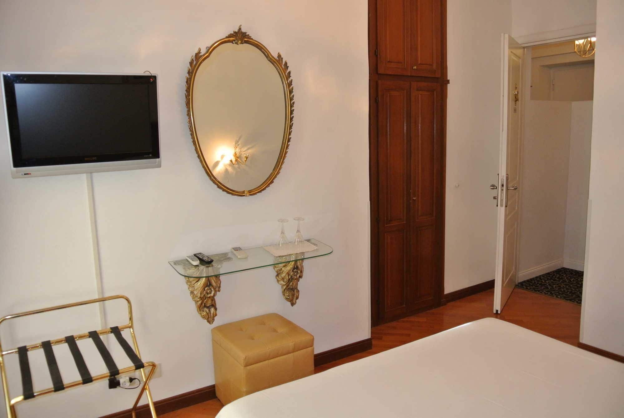 Le Petit Real Hotel Rome Exterior photo